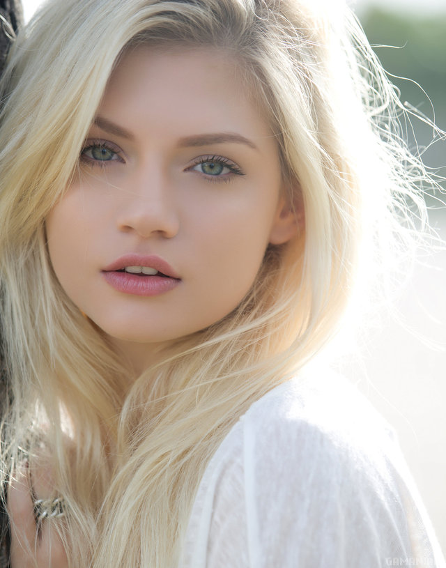 Blonde aux yeux verts blonde-aux-yeux-verts