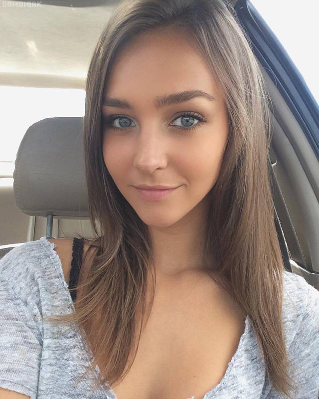 Rachel Cook dans une voiture rachel-cook-voiture