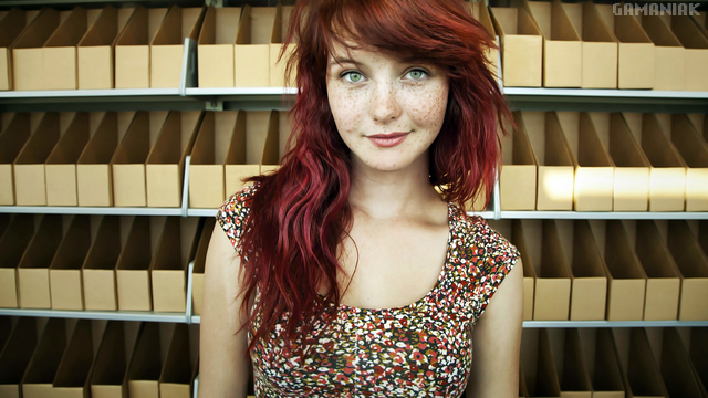 Rousse avec des tâches de rousseur rousse-avec-taches-rousseur