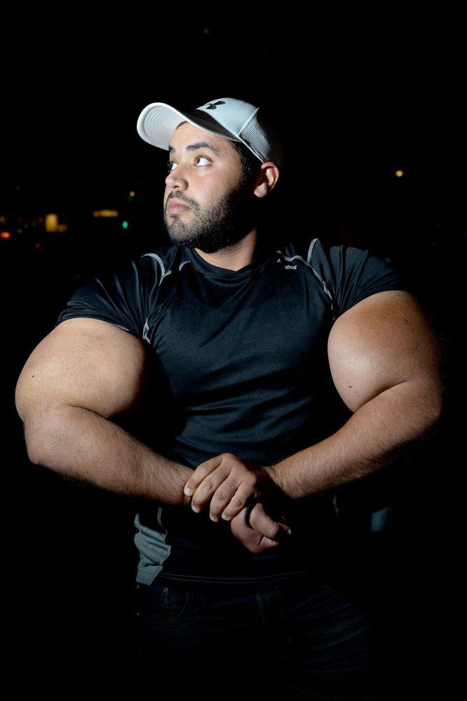 Moustafa Ismail a les plus Gros Biceps au Monde-12 moustafa-ismail-plus-gros-biceps-monde-12