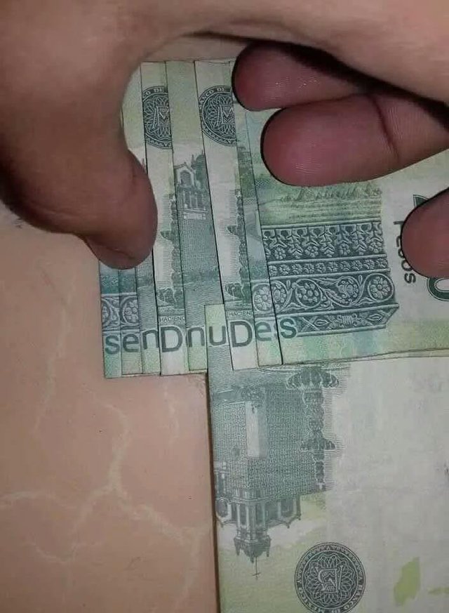 Send Nudes avec des billets send-nudes-billets