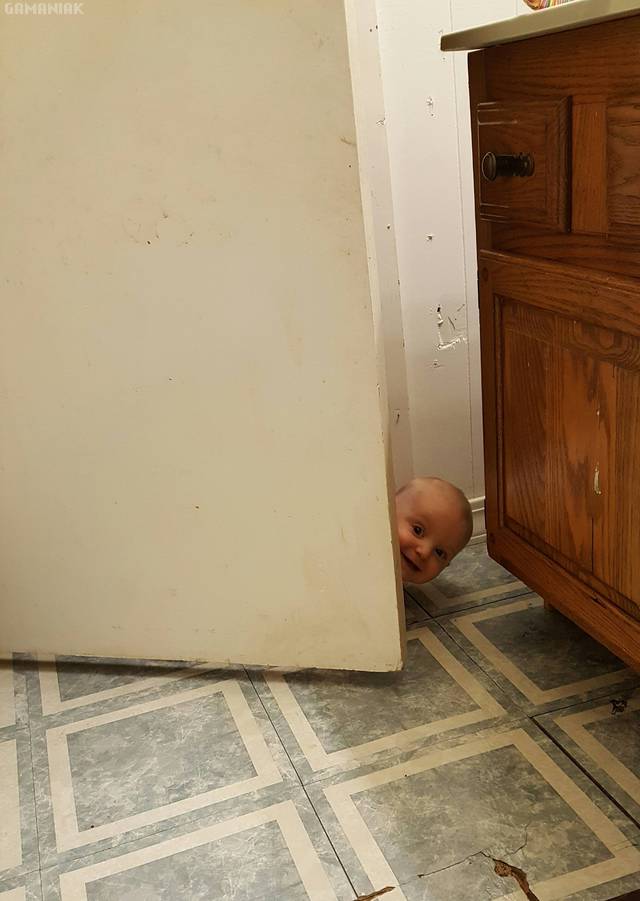 Je suis allée aux toilettes et j'ai oublié de fermer à clé toilettes-tete-bebe