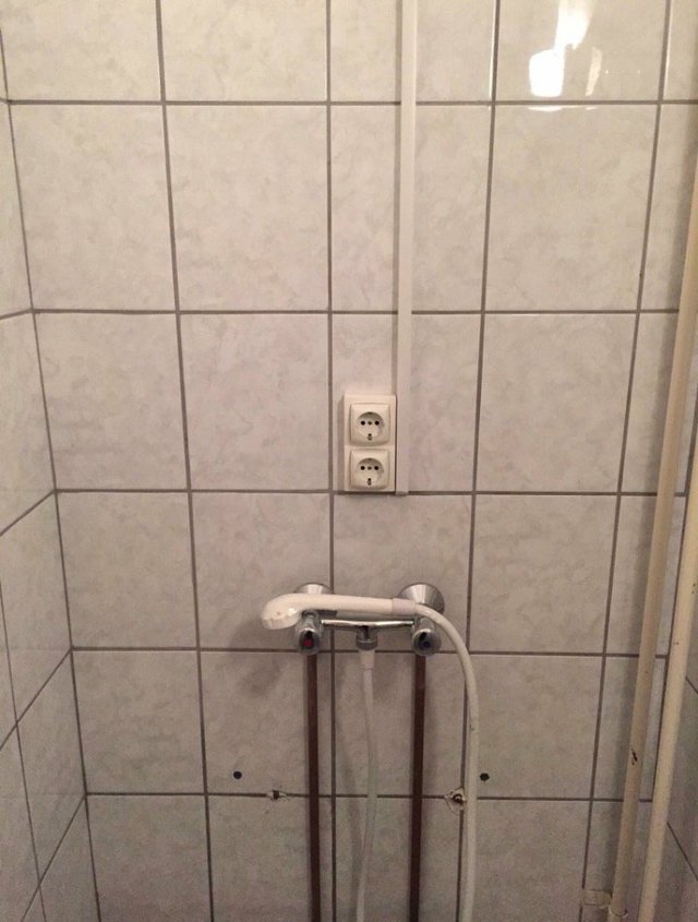 Prise de courant sous la douche prise-courant-sous-douche