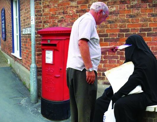 gamaniak_burqa-poste-lettre.jpg