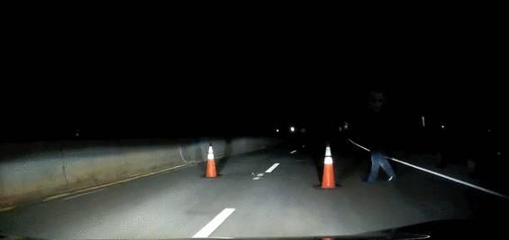 Un clown flippant sur l'autoroute clown-flippant-autoroute