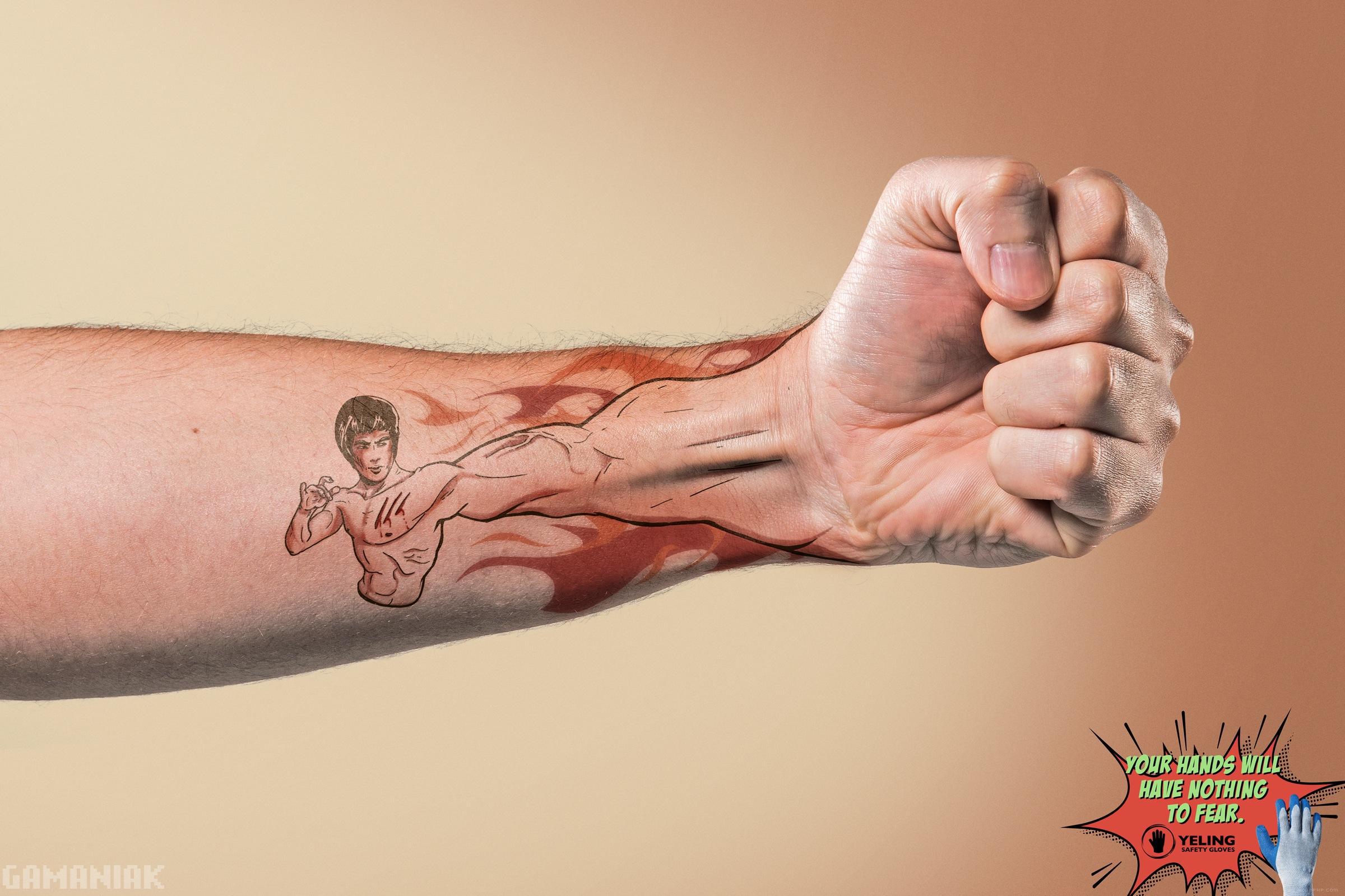 Tatouage Bruce Lee, Poing