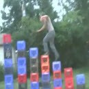 image se-casser-poignet-montant-sur-caisses