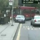 image porsche-sur-couloir-reserve-aux-bus