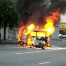 image explosion-une-voiture-feu