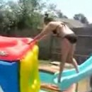 image fille-salto-arriere-piscine