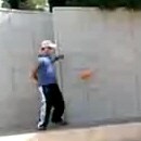 image lancer-frisbee-longe-mur